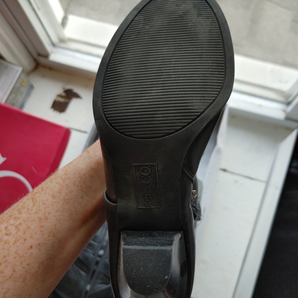 Nine & Co Heeled Black Leather Boot - Picture 3 of 5